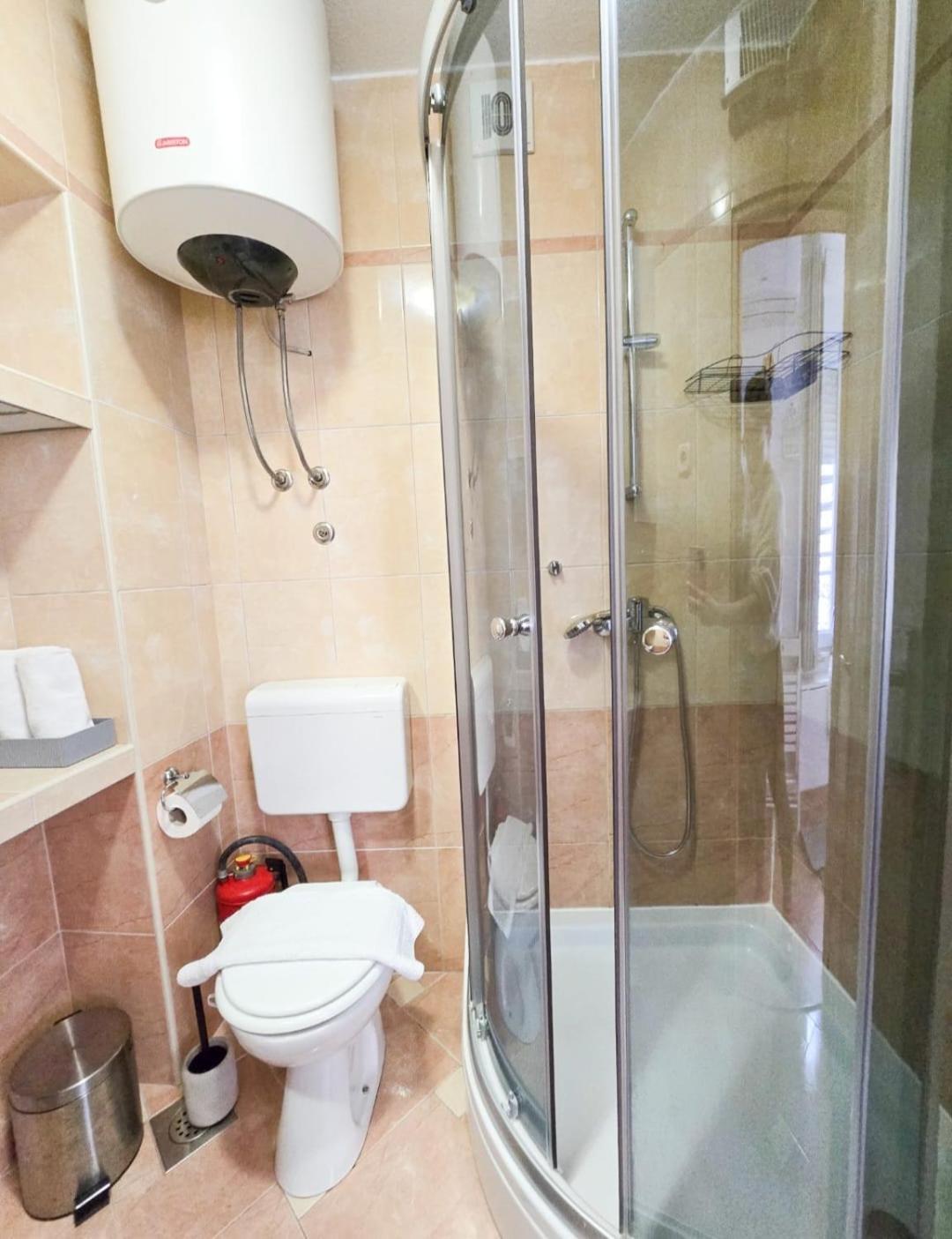 Private Bedroom With Bathroom Baška Voda Eksteriør bilde