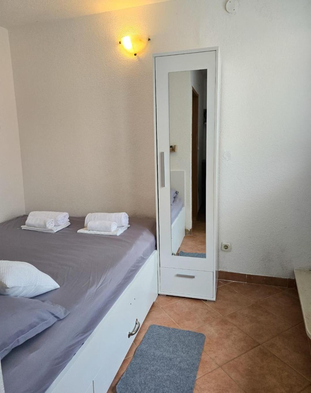 Private Bedroom With Bathroom Baška Voda Eksteriør bilde